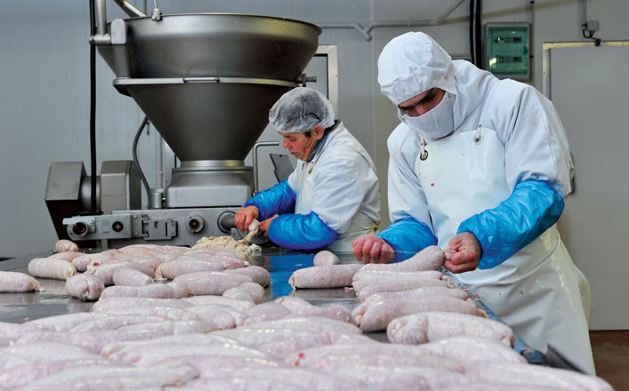 la « mêlée » ainsi obtenue est « poussée » dans un segment de boyau