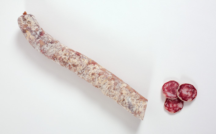 La saucisse d'Auvergne, peut-être droite,