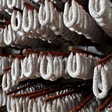 Saucisses sèches d’Auvergne prêtes à être dégustées